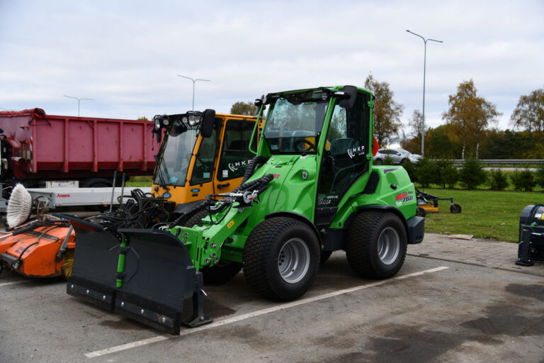 Väiketraktor Avant 760i